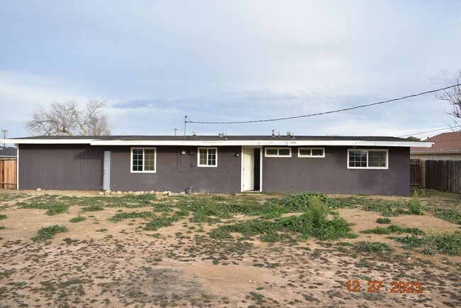 Building Photo - Modern Living in California City