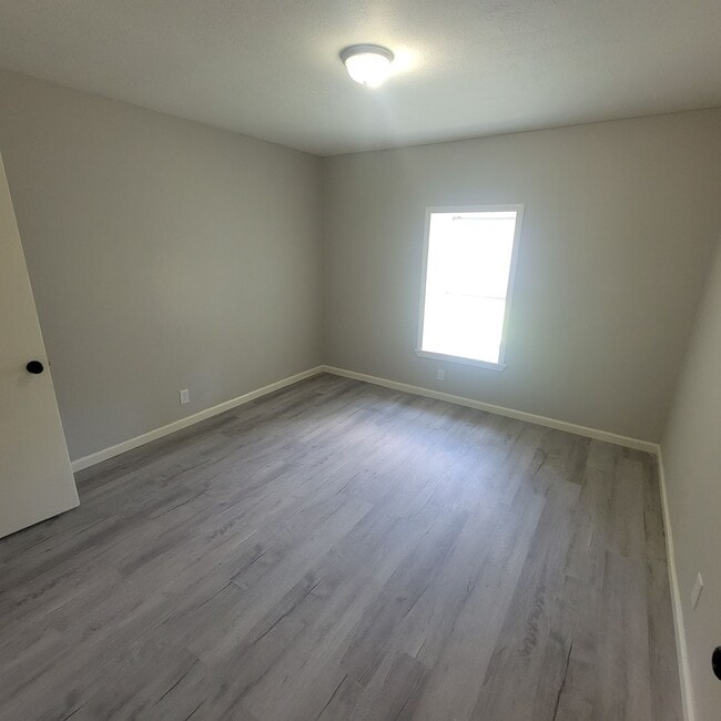 Building Photo - 103 White St