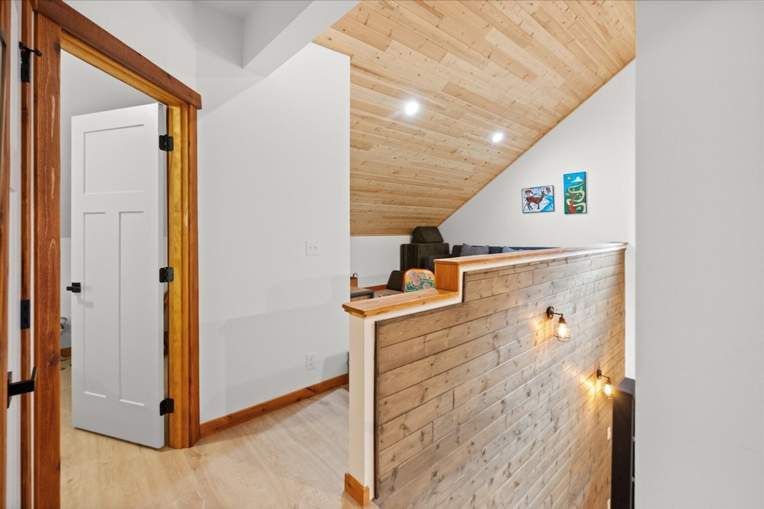 Building Photo - 162 Paradise Dr