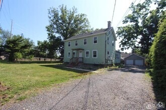 Building Photo - 2 Maple Ave