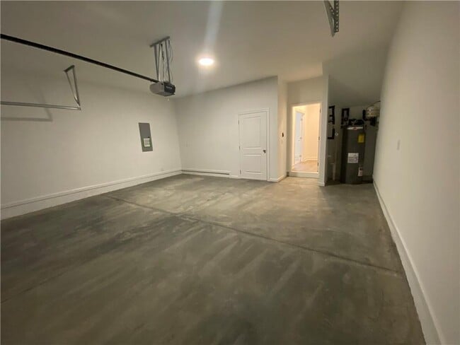 Building Photo - 805 Green Sapling Trl