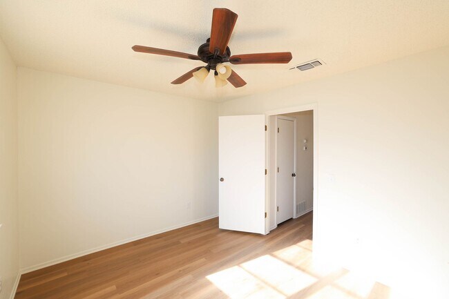 Building Photo - 3 bedroom rental in Ridgecrest!