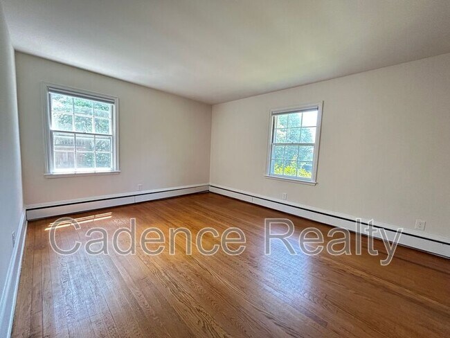 Building Photo - 1607 Azalea Dr