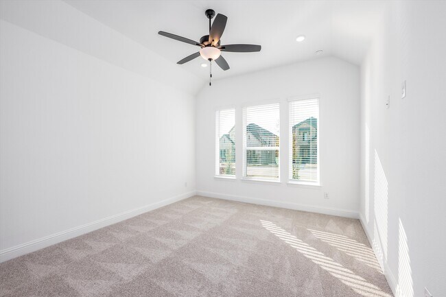 Building Photo - 1013 Rainshower Wy