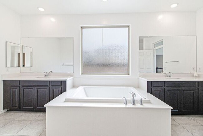 Building Photo - 4-Bedroom Two-Story Home with Mountain Views & Resort-Style Amenities