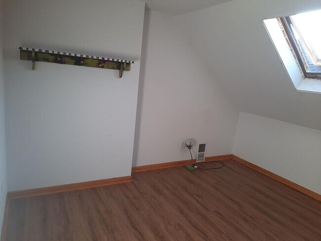 Building Photo - 220 E Smith St