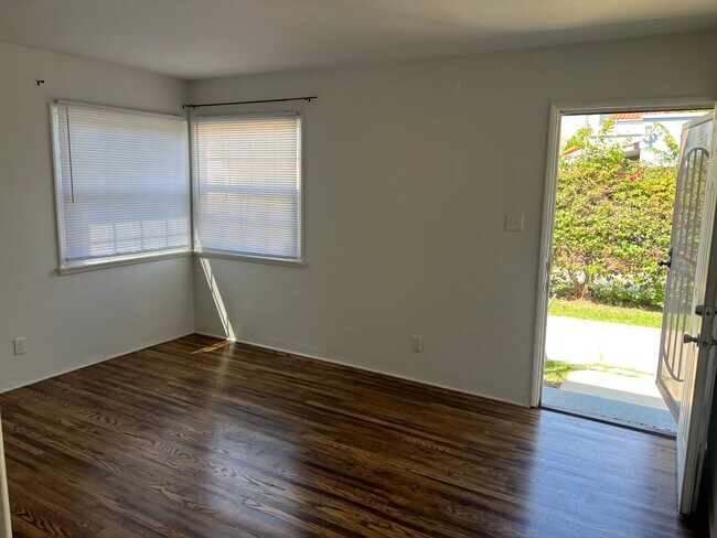 Building Photo - 2822 7th Ave