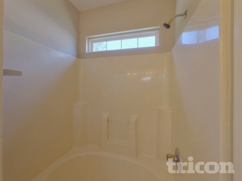 Building Photo - 207 Lockleven Dr