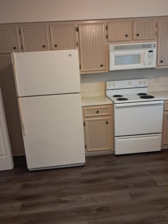 Building Photo - 1706 Ridgewood Dr