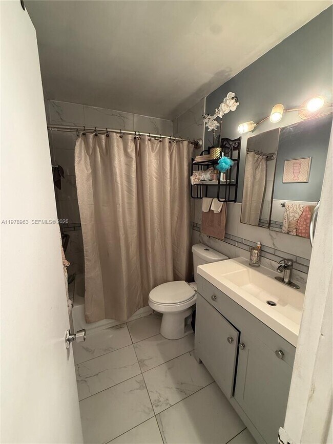 Building Photo - 710 N 66 Terrace