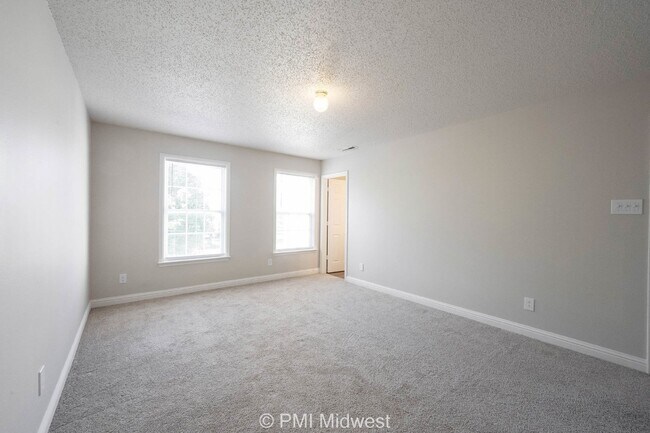 Building Photo - Charming 3-Bedroom Home with 2.5 Baths - Greenfield, IN!