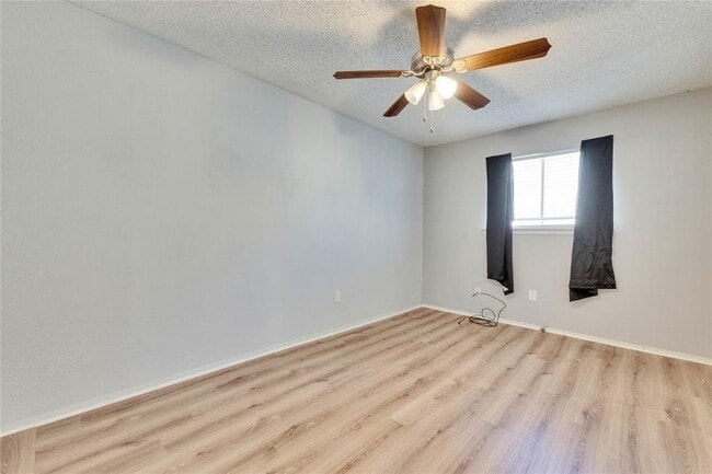 Building Photo - 1320 Southport Dr