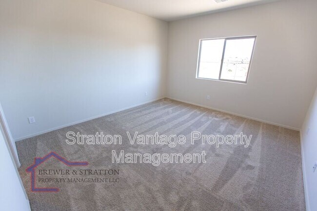 Building Photo - 18473 N Lakeside Dr