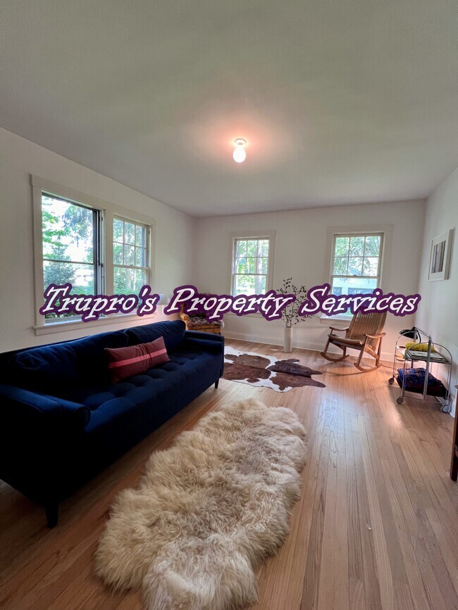 Building Photo - 13844 S Log Cabin Rd