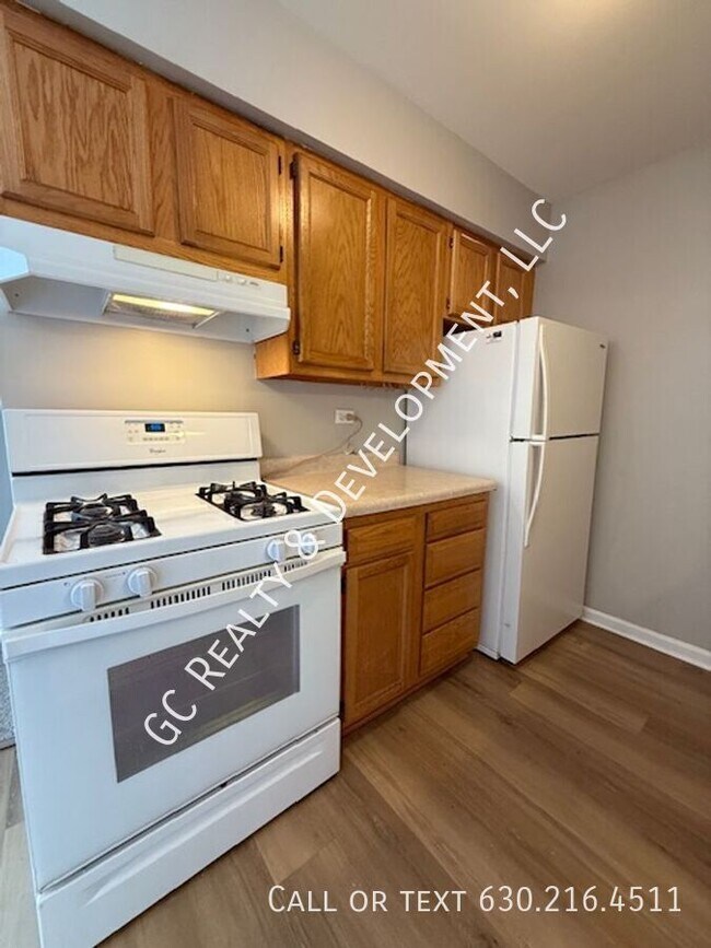 Building Photo - 735 Hill Dr