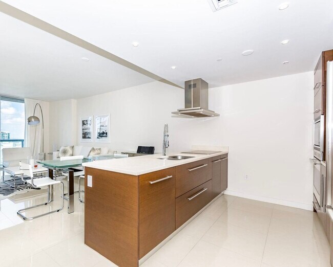 Building Photo - 485 Brickell Ave