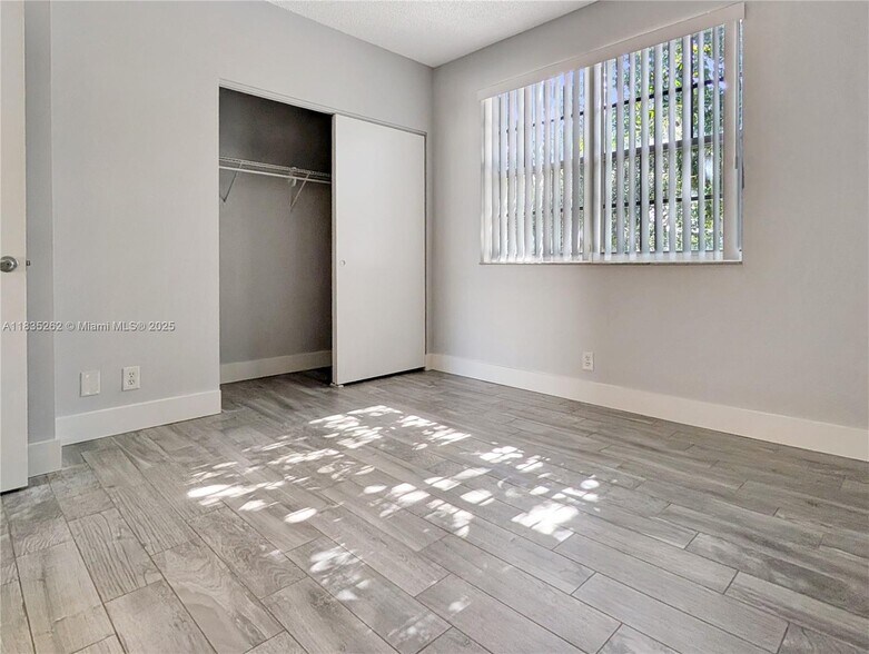 Building Photo - 180 SW 96th Ter