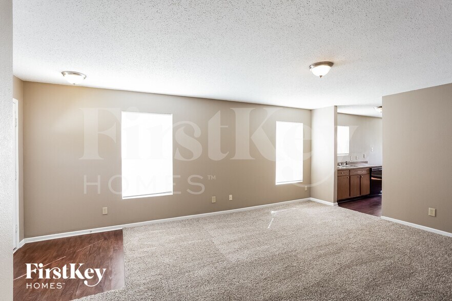 Building Photo - 1331 Ellington Dr