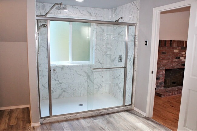 Building Photo - 321 Keach Ct