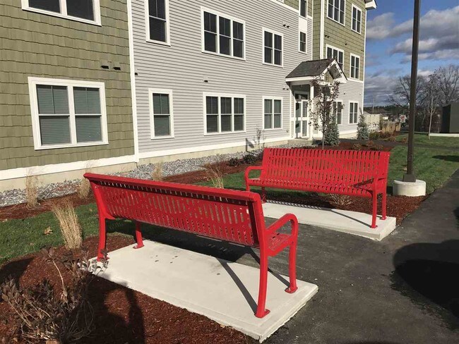 Building Photo - 10 E Ridge Dr