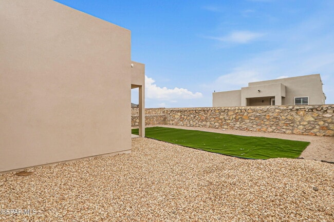 Building Photo - 13841 Paseo Central Ave