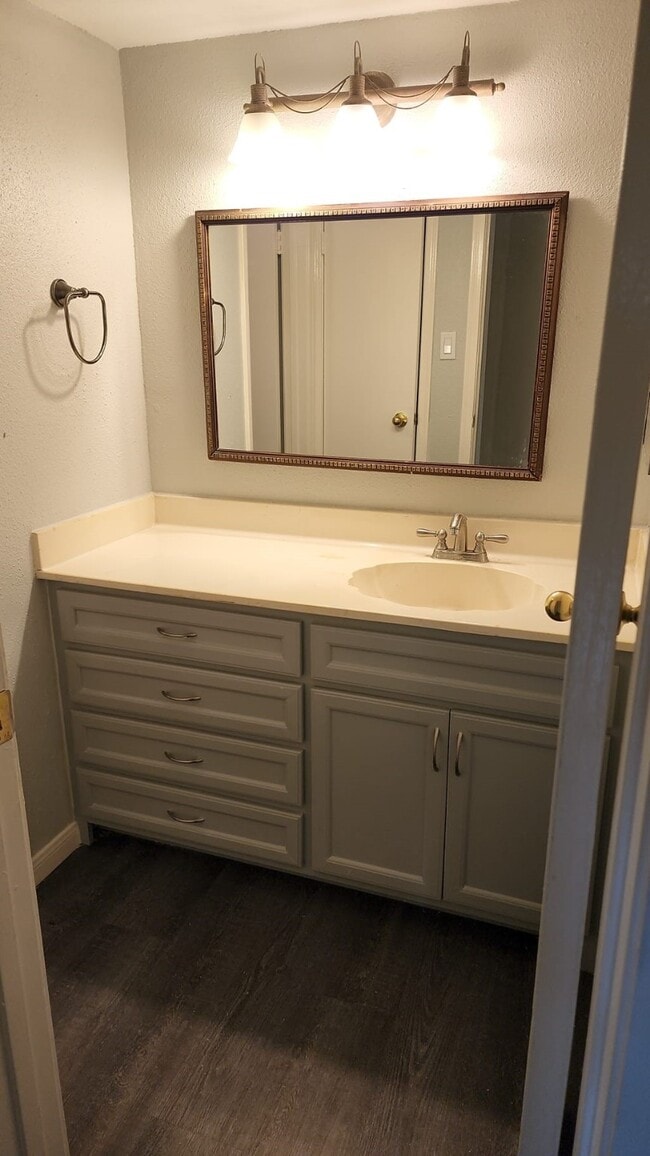 Building Photo - 11201 Lynbrook Dr