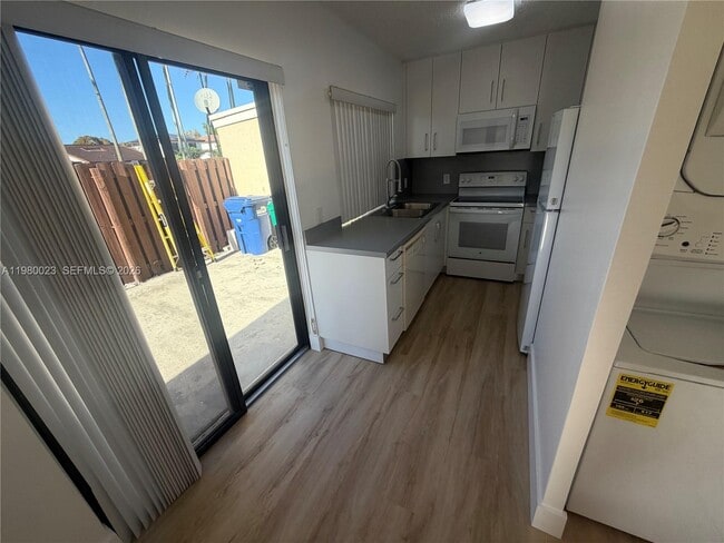 Building Photo - 6561 NW 172nd Ln