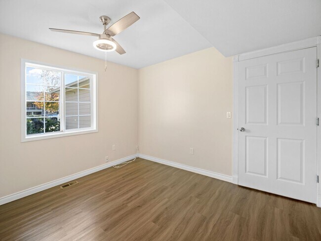 Building Photo - Spacious Home with Fenced Yard & Garage – ...