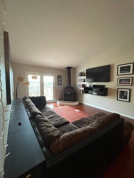 Living Room - 19 Meadow Ridge E