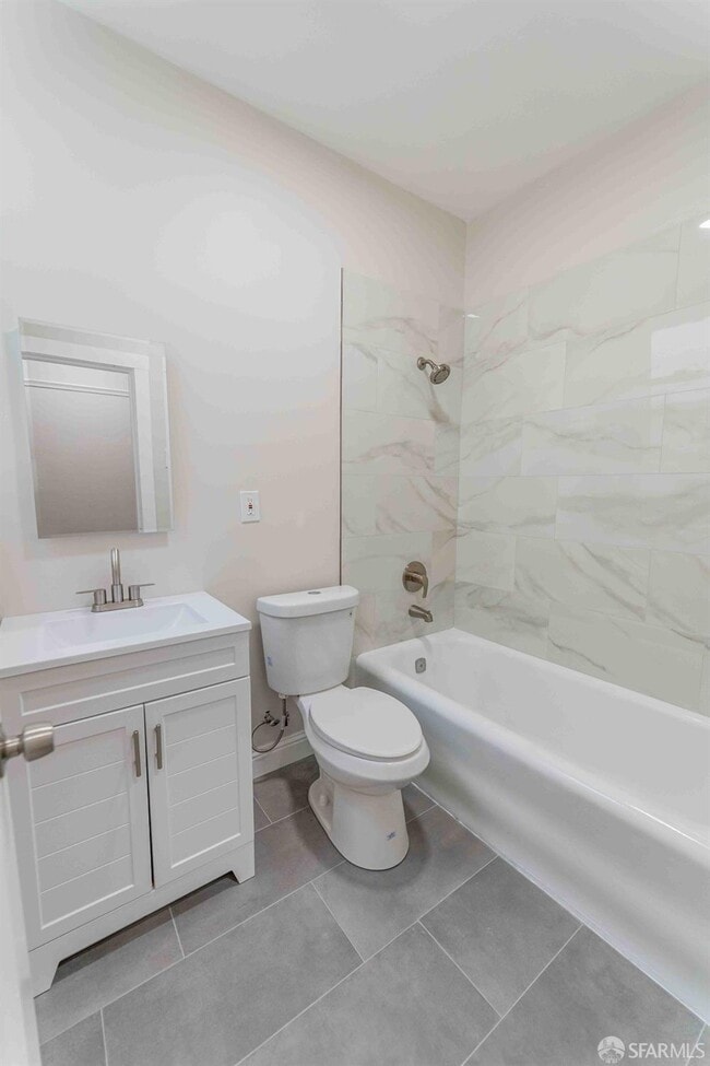 Building Photo - 910 Bay St