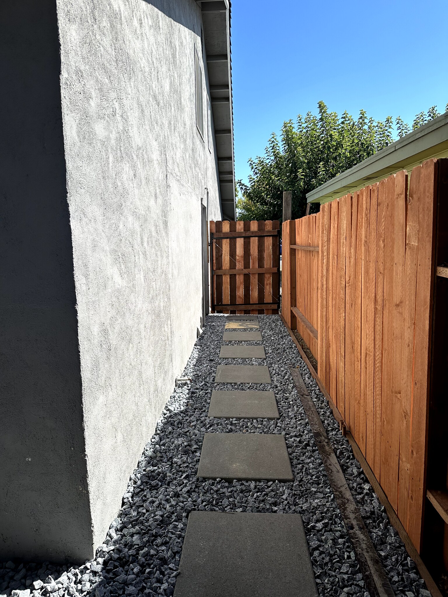 Building Photo - 2037 Robert Way