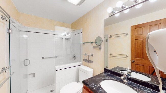 Building Photo - 84 Gainsborough St