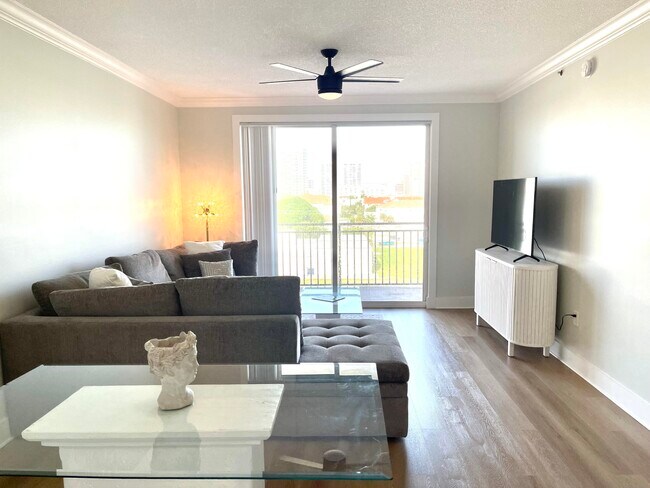 Building Photo - 616 Clearwater Park Rd