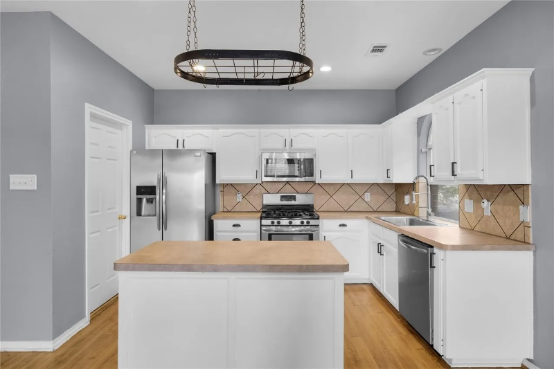 Building Photo - 2713 Bull Shoals Dr