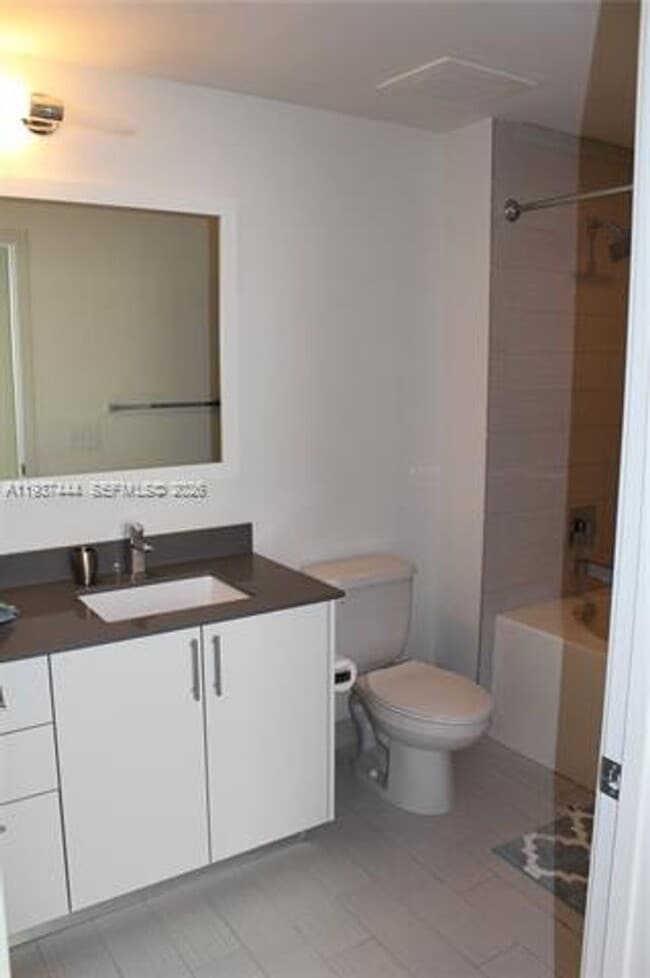 Building Photo - 999 SW 1st Ave