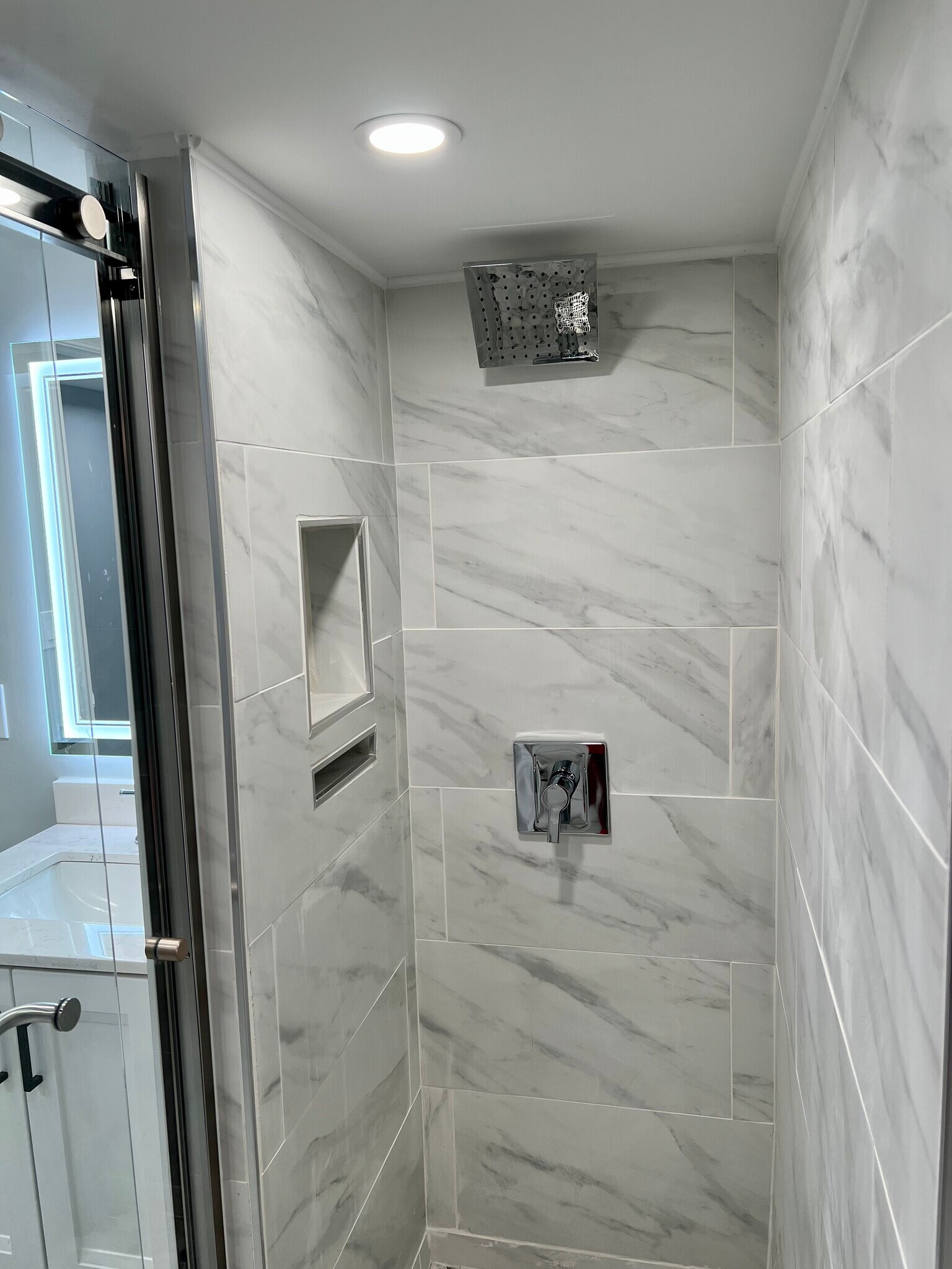 Building Photo - 1833 N Sawyer Ave