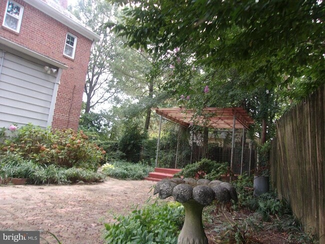 Building Photo - 1114 S Oakcrest Rd
