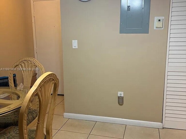 Building Photo - 9715 Fontainebleau Blvd