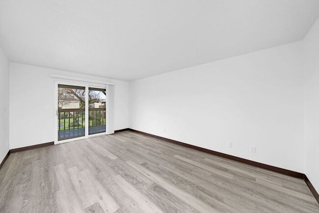 Building Photo - Remodeled 3 bedroom 1 bath in heart of Milwaukie