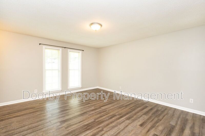 Building Photo - 901 Forest Dale Ln