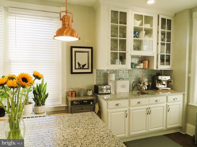 Building Photo - 5206 Ridge Ave