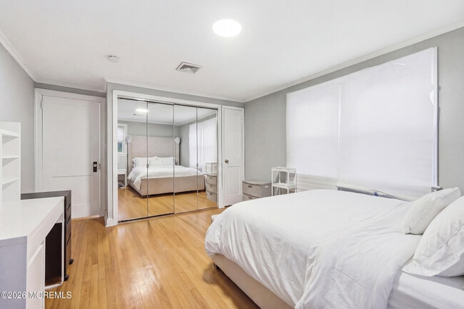 Building Photo - 416 Roosevelt Ave