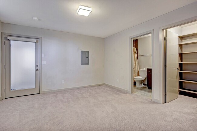 Building Photo - 3bd/3.5ba Seattle Townhome