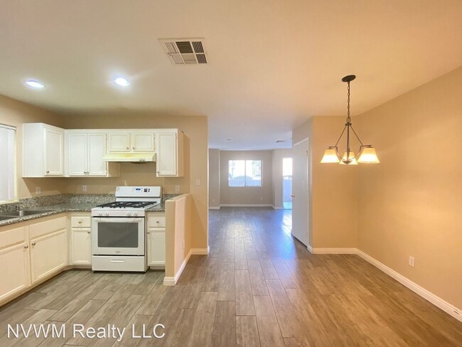 Building Photo - 3 br, 2.5 bath House - 5266 Souvenir Lane
