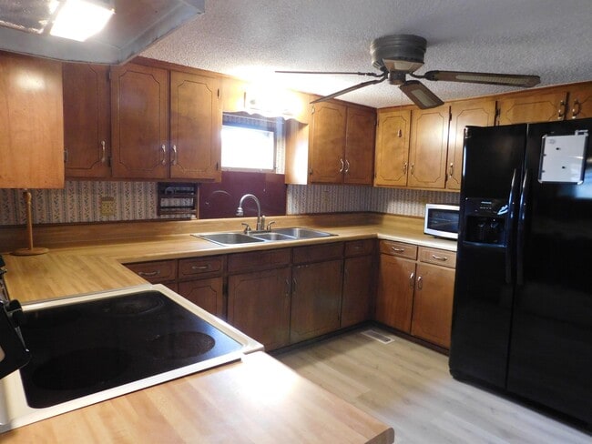 Building Photo - 113 Buck St