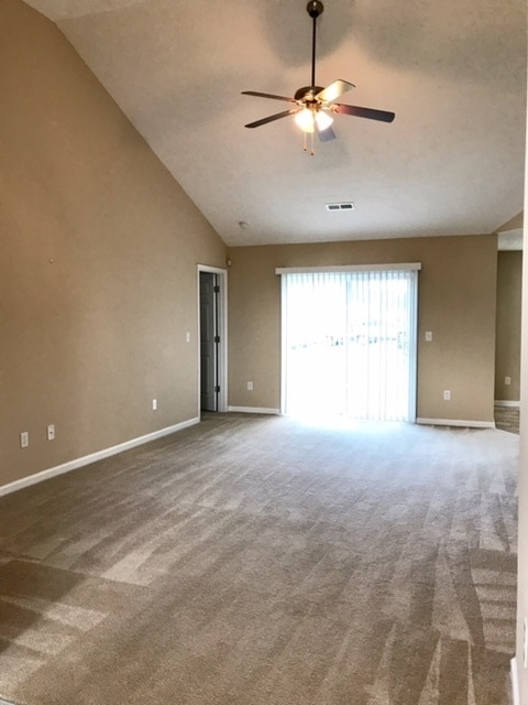 Building Photo - Move In Ready! 3 Bedrooms, 2 Baths & garage!