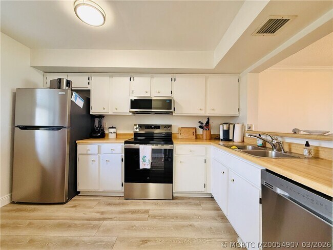 Building Photo - 7410 S Ocean Dr