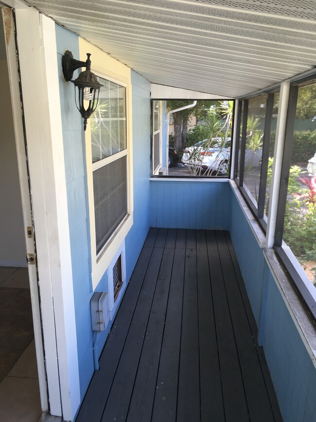 Private Screened Porch - 2635 Second St