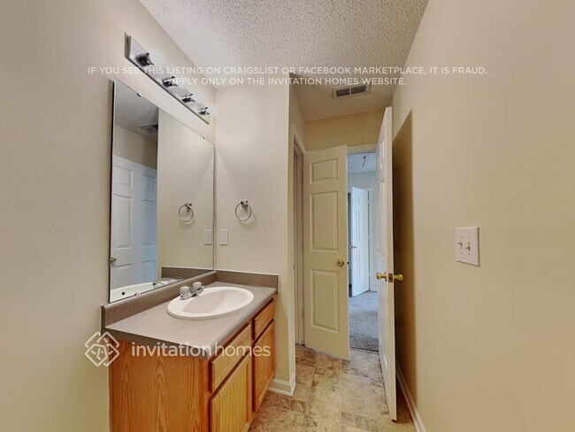 Building Photo - 168 Ranlo Ave