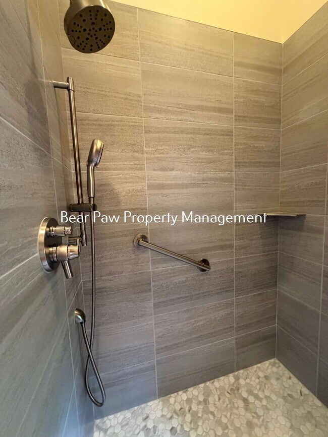 Building Photo - "Embrace Spacious Livingin this  3-Bedroom Gem in Genesee!"